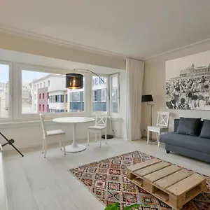 city-center-apartment-only-50m-from-the-beach.hotelsghent.com/